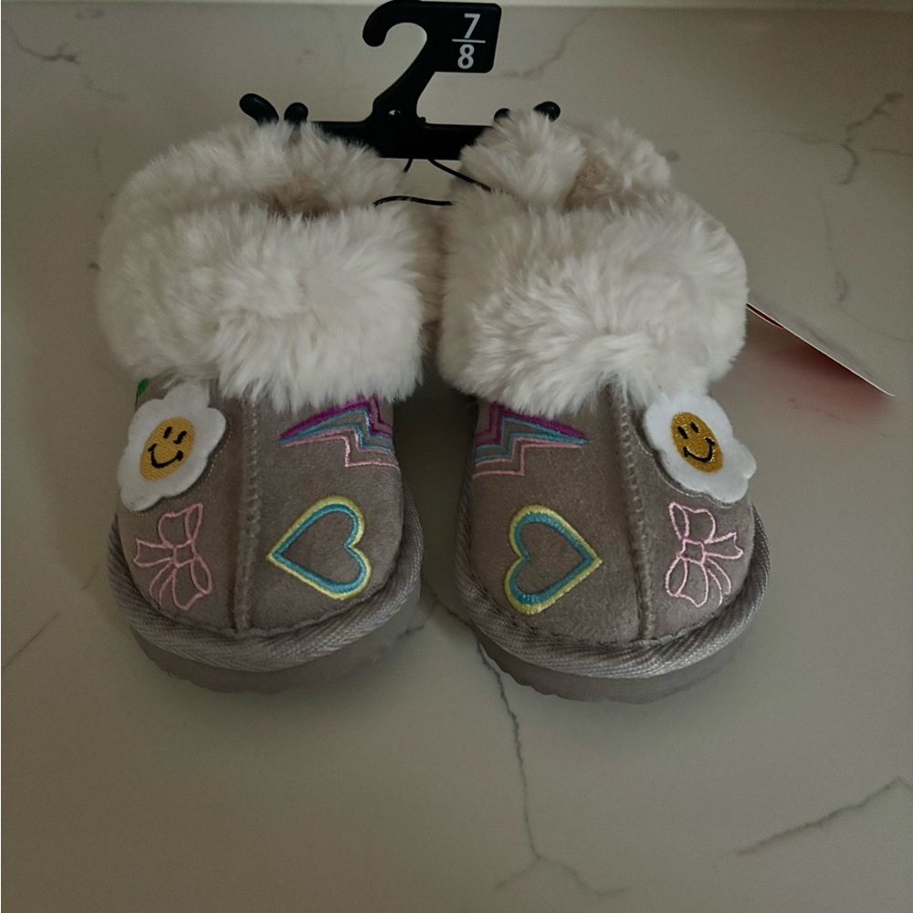 Girls shoes